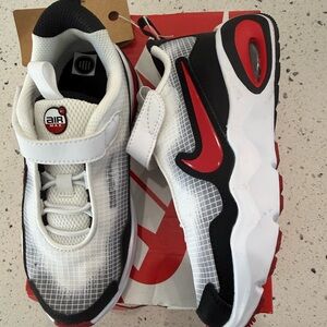 New boys Sz 12 Nike Kids Air Max White Black Red Shoes Air Max